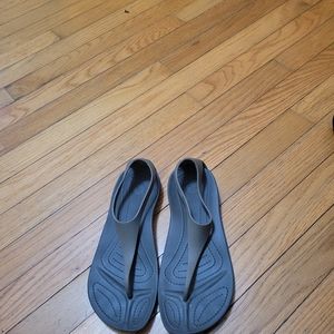 Women's crocs thong sandles size 7